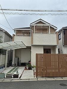 外観:2021年12月築、木造2階建の住まい。近鉄難波・奈良線「石切」駅まで徒歩7分の立地です。【外観】 外観:2021年12月築、木造2階建の住まい。近鉄難波・奈良線「石切」駅まで徒歩7分の立地です。【外観】
