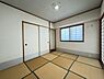 室内：約6.0帖の和室は押入れが備わっています。廊下・LDKより出入り可能な2WAY仕様で生活動線も良好。【和室/約6.0帖】