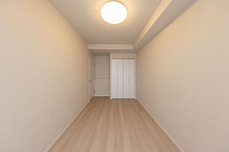 子供部屋や書斎・在宅ワークスペースなど、ご家族構成やライフスタイルに合わせて多用途に活用できます。【洋室/約6.6帖】