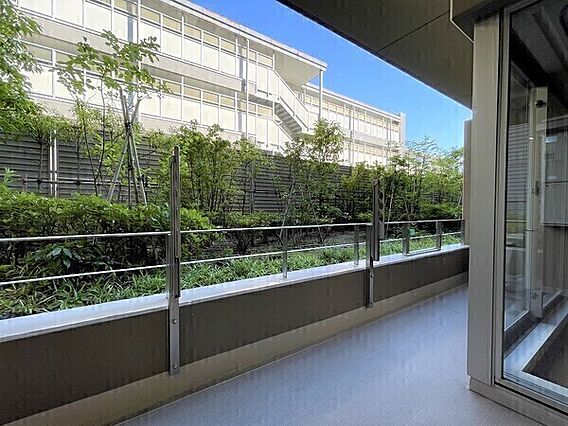 目隠しがあり、...