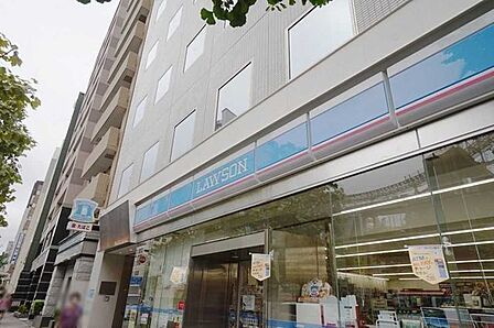 ローソン本郷白山通店 90m