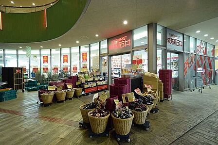 成城石井　東京ドームラクーア店 260m