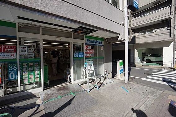 ファミリーマー...