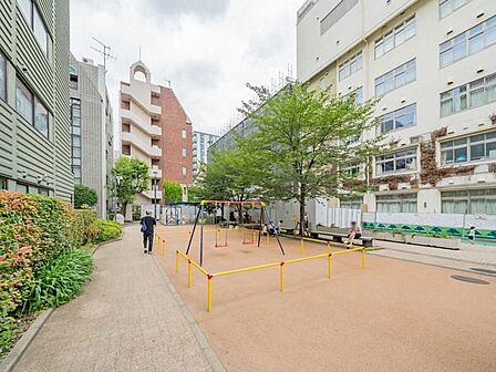 久松児童公園 60m