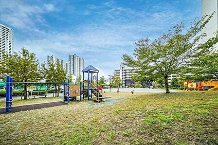 港区立港南和楽公園 200m