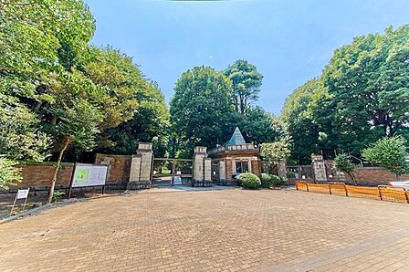 目黒区立駒場公園 680m