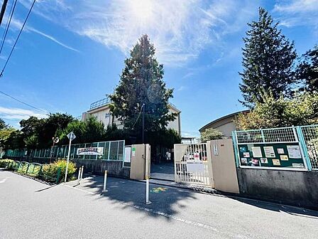 杉並区高井戸第四小学校 450m