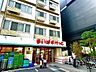 周辺：まいばすけっと　西早稲田駅前店 450m