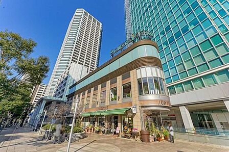 クイーンズ伊勢丹白金高輪店 230m