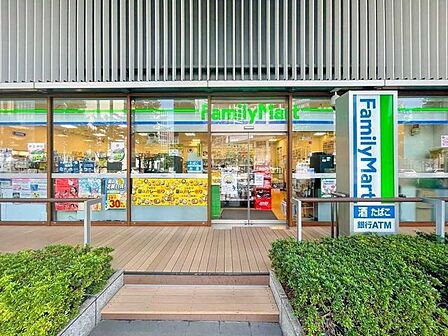 ファミリーマート田町駅北店 250m