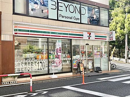 セブンイレブン 新宿筑土八幡店 280m