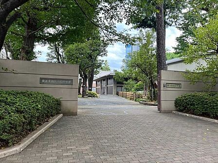 東洋英和女学院小学部 180m