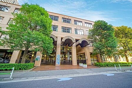 港区立港南中学校 870m