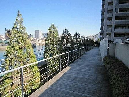 潮風の散歩道へのアプローチ