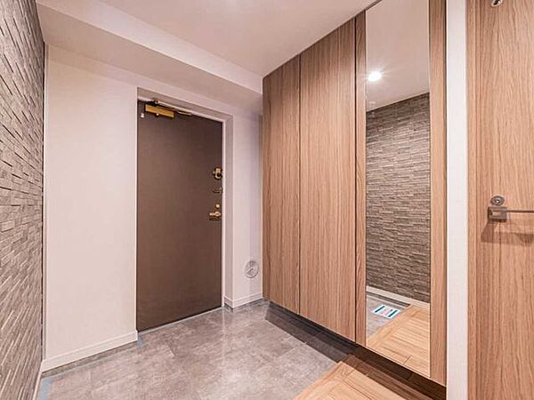 玄関を拡大表示