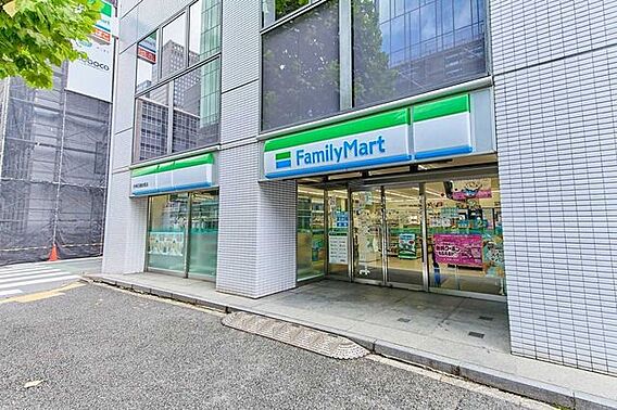 ファミリーマー...