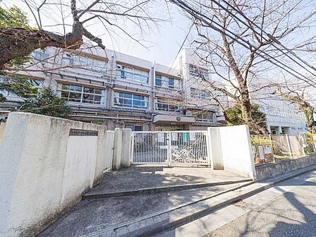 桜丘中学校 700m