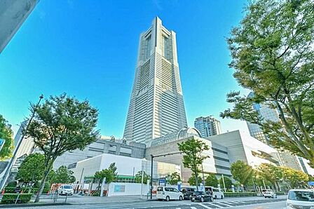 横浜ランドマークタワー 890m