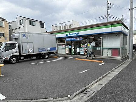 ファミリーマート練馬北町七丁目店 170m