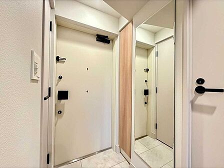 新築時オプションの玄関鏡を設置