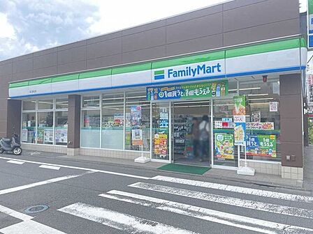 ファミリーマート 国立駅北店 150m
