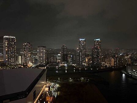 ズーム無 横浜の夜景を望む