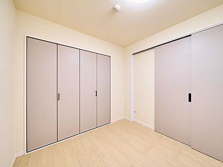 LDに隣接する洋室/引戸を開けて一体利用可能/エアコン先行配管済