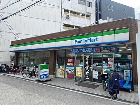 ファミリーマート 天神橋四丁目店 210m
