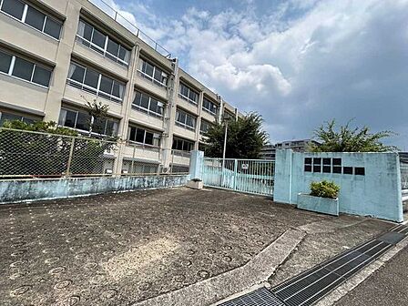 豊中市立第十七中学校 800m