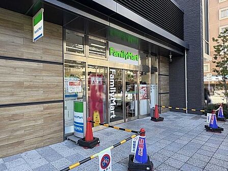 ファミリーマートSOCOLA塚口店 10m