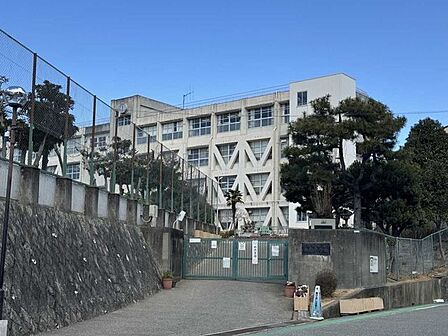 西宮市立神原小学校 704m