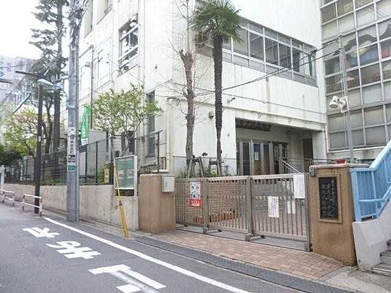  津久戸小学校...