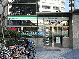 ファミリーマート新宿アイタウン店 150m