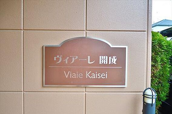 エントランス-...