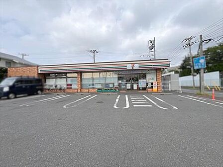 セブンイレブン津田沼高校前店340m