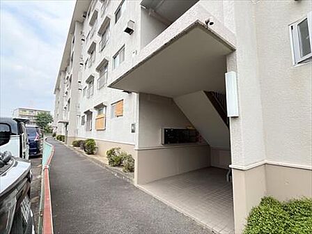 マンション出入口