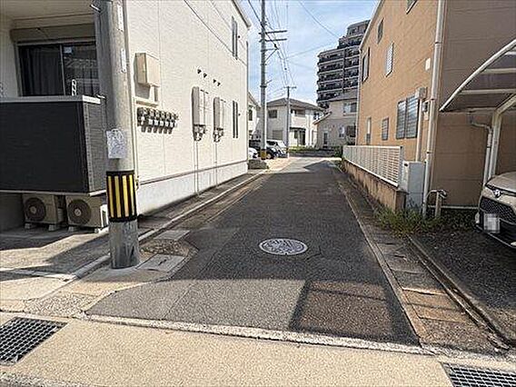 南東側前面道路