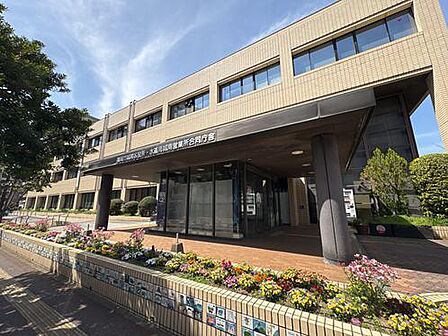 福岡市城南区役所(約190m)