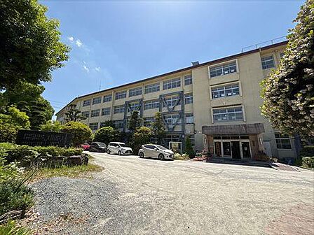 長尾小学校（730m）