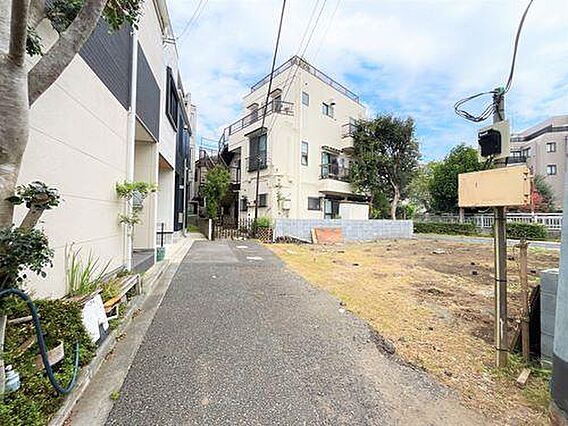 【現地前面道路...