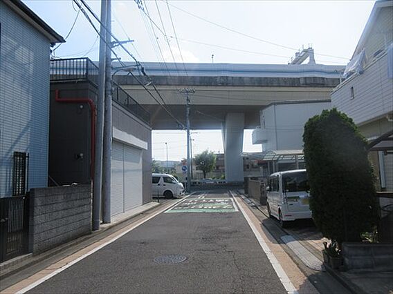 北西側道路