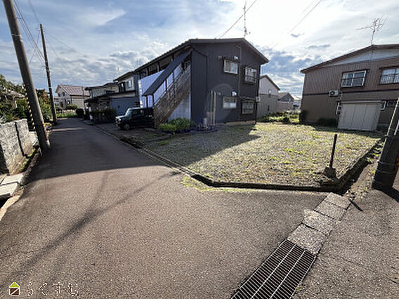 前面道路を含む...