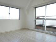 約6帖　東南角部屋