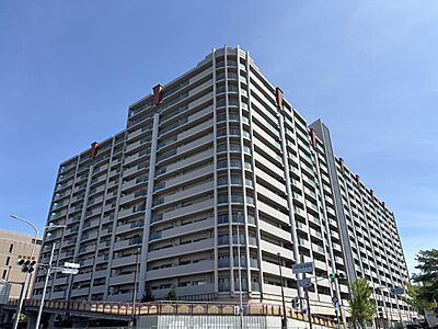 外観:駅前の利便性を感じる堂々としたマンション 外観:駅前の利便性を感じる堂々としたマンション
