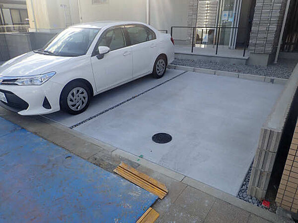 画像15:敷地内駐車場は2台分のみとなります。