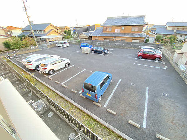 画像25:駐車場