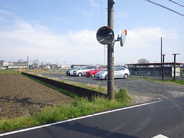 駐車場：敷地外駐車場（砂利）