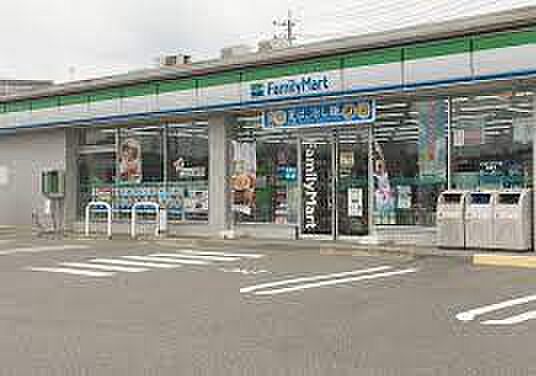 画像26:【コンビニエンスストア】ファミリーマート半田緑ヶ丘店まで1363ｍ