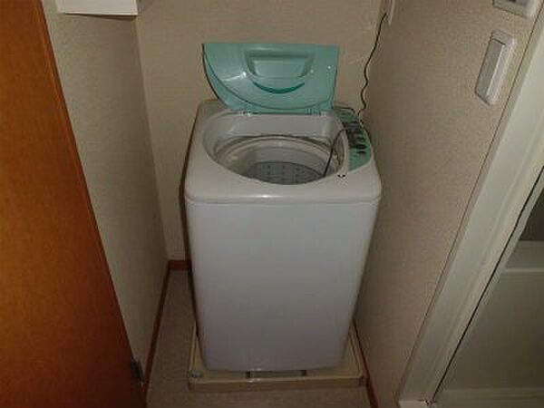 画像13:全自動洗濯機。
