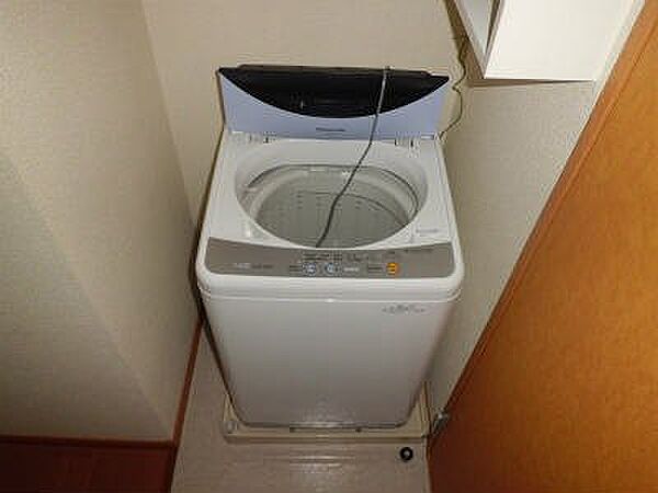 画像9:全自動洗濯機。